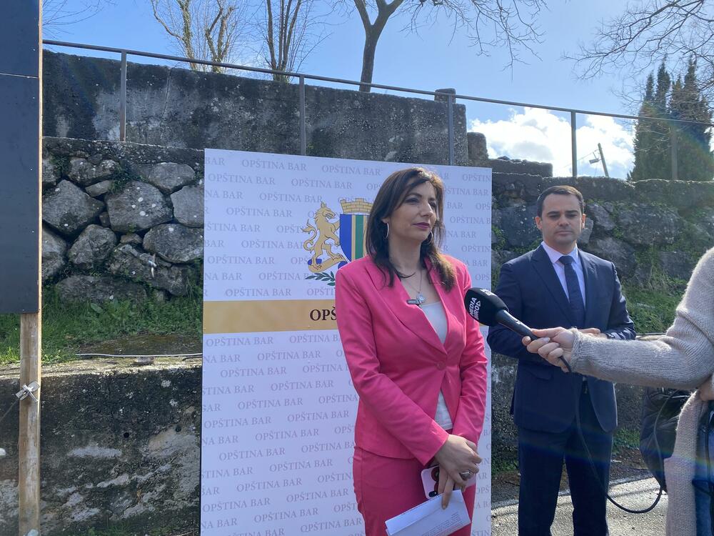 kamen temeljac hala u OŠ Mrkojevići