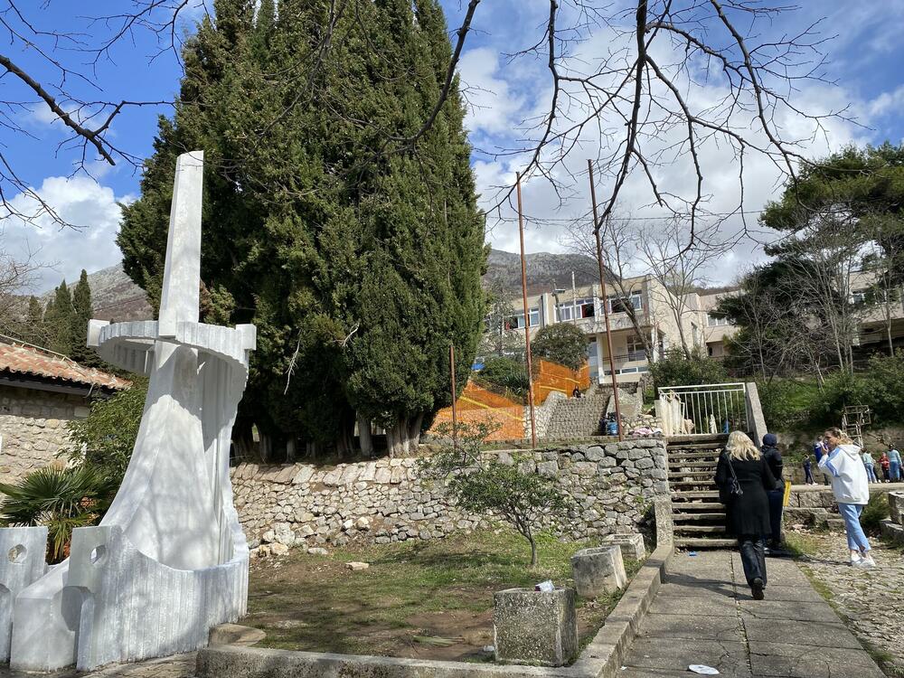 kamen temeljac hala u OŠ Mrkojevići