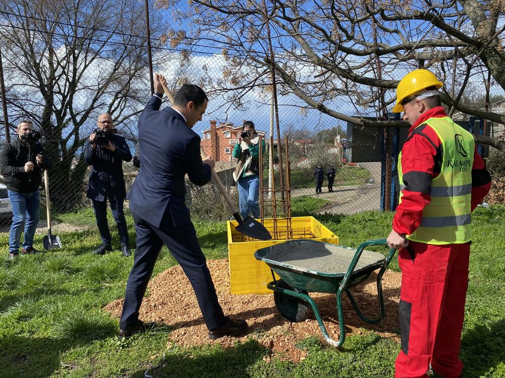 kamen temeljac hala u OŠ Mrkojevići