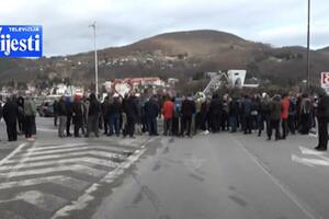 Citizens of Mojkovac blocked traffic for an hour: They demand that the Government in...