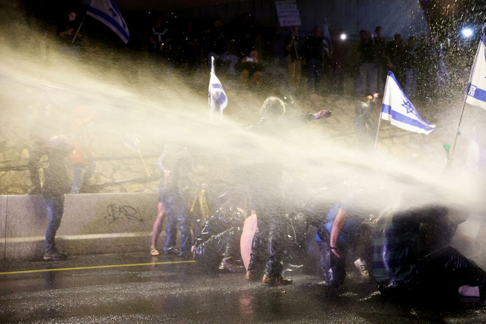<p>Izrael mjesecima potresaju demonstracije građana koji su nezadovoljni reformom pravosuđa koju je Netanjahu želio da sprovede.<br /> </p>