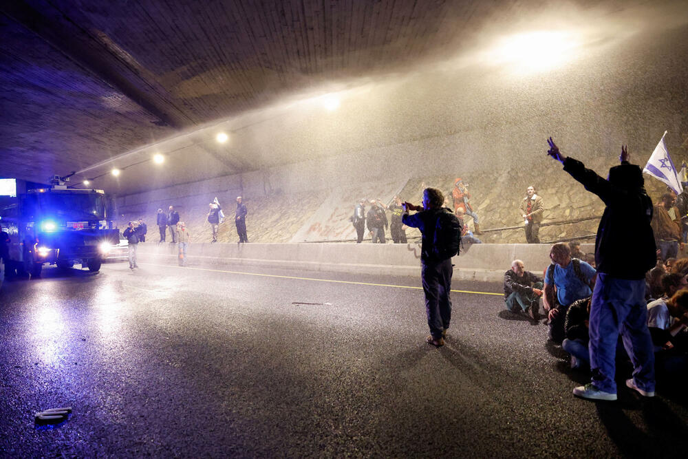 <p>Izrael mjesecima potresaju demonstracije građana koji su nezadovoljni reformom pravosuđa koju je Netanjahu želio da sprovede.<br /> </p>