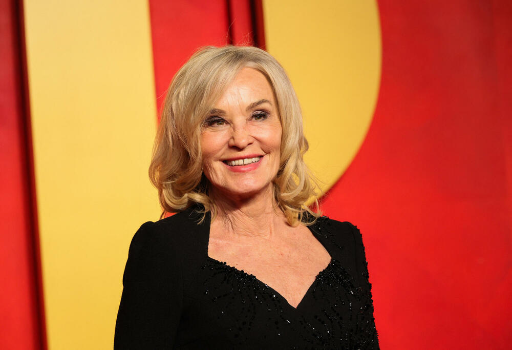 <p>Dodjelom Oskara u Los Anđelesu sinoć je završena sezona dodjele filmskih nagrada.</p>  <p>Film "Openhajmer" Kristofera Nolana osvojio je sedam Oskara, a nagrada za najbolji scenario otišla je filmu "Anatomija pada".</p>  <p>Film o tvorcu atomske bombe Robertu Openhajmeru koji je dobio odlične kritike i dobio najviše, 13 nominacija za Oskara, osvojio je sedam nagrada, među kojima za najbolju film, najbolju režiju, najboljeg glumca i najbolju sporednu mušku ulogu.<br /> </p>