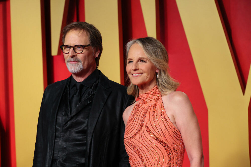 <p>Dodjelom Oskara u Los Anđelesu sinoć je završena sezona dodjele filmskih nagrada.</p>  <p>Film "Openhajmer" Kristofera Nolana osvojio je sedam Oskara, a nagrada za najbolji scenario otišla je filmu "Anatomija pada".</p>  <p>Film o tvorcu atomske bombe Robertu Openhajmeru koji je dobio odlične kritike i dobio najviše, 13 nominacija za Oskara, osvojio je sedam nagrada, među kojima za najbolju film, najbolju režiju, najboljeg glumca i najbolju sporednu mušku ulogu.<br /> </p>