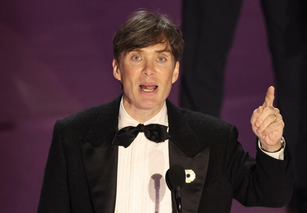 <p>Dodjelom Oskara u Los Anđelesu sinoć je završena sezona dodjele filmskih nagrada.</p>  <p>Film "Openhajmer" Kristofera Nolana osvojio je sedam Oskara, a nagrada za najbolji scenario otišla je filmu "Anatomija pada".</p>  <p>Film o tvorcu atomske bombe Robertu Openhajmeru koji je dobio odlične kritike i dobio najviše, 13 nominacija za Oskara, osvojio je sedam nagrada, među kojima za najbolju film, najbolju režiju, najboljeg glumca i najbolju sporednu mušku ulogu.<br /> </p>