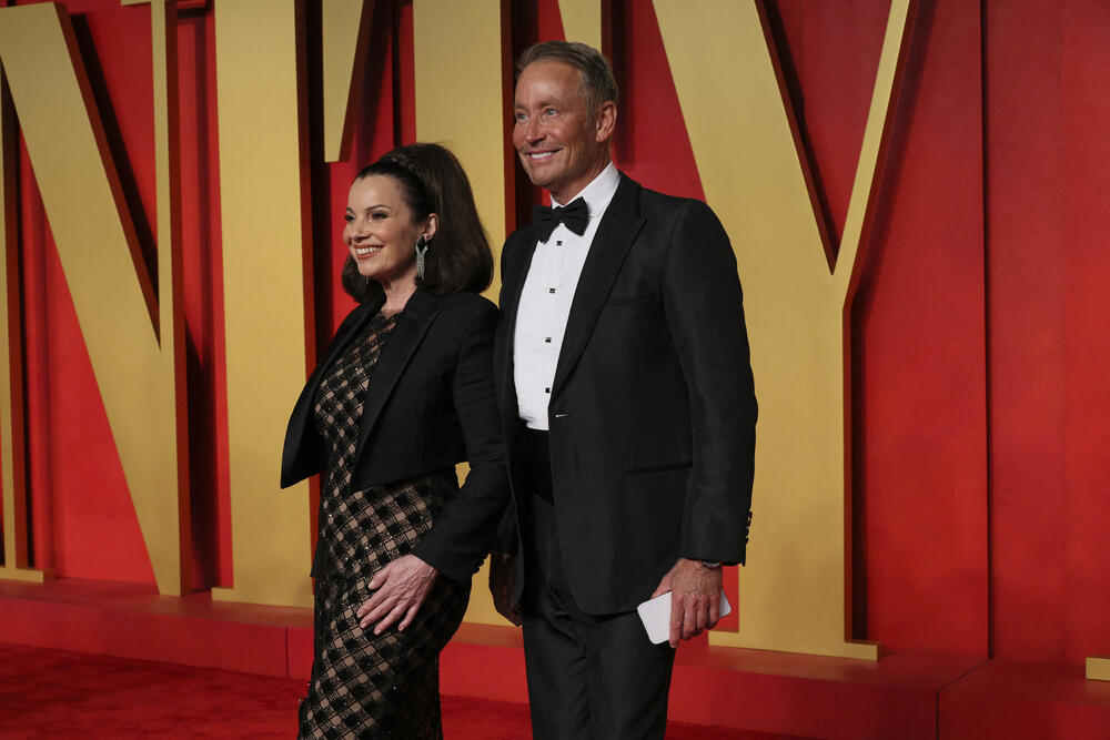 <p>Dodjelom Oskara u Los Anđelesu sinoć je završena sezona dodjele filmskih nagrada.</p>  <p>Film "Openhajmer" Kristofera Nolana osvojio je sedam Oskara, a nagrada za najbolji scenario otišla je filmu "Anatomija pada".</p>  <p>Film o tvorcu atomske bombe Robertu Openhajmeru koji je dobio odlične kritike i dobio najviše, 13 nominacija za Oskara, osvojio je sedam nagrada, među kojima za najbolju film, najbolju režiju, najboljeg glumca i najbolju sporednu mušku ulogu.<br /> </p>