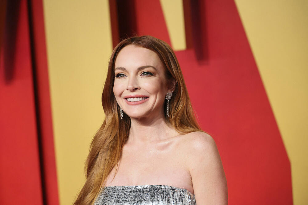 <p>Dodjelom Oskara u Los Anđelesu sinoć je završena sezona dodjele filmskih nagrada.</p>  <p>Film "Openhajmer" Kristofera Nolana osvojio je sedam Oskara, a nagrada za najbolji scenario otišla je filmu "Anatomija pada".</p>  <p>Film o tvorcu atomske bombe Robertu Openhajmeru koji je dobio odlične kritike i dobio najviše, 13 nominacija za Oskara, osvojio je sedam nagrada, među kojima za najbolju film, najbolju režiju, najboljeg glumca i najbolju sporednu mušku ulogu.<br /> </p>