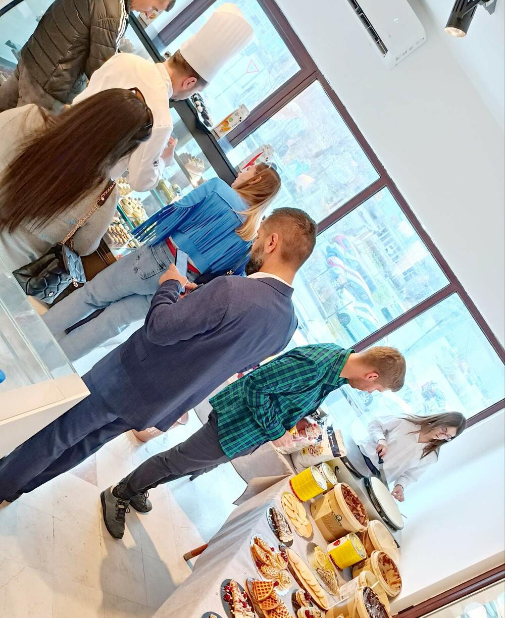 <p>Kompanija ''Panvel'', jedan od lidera u potpuno novom konceptu trgovine na našem tržištu ''Foodservice'' nudi savremen pristup snabdijevanju hotelskih, ugostiteljskih kao i svih objekata koji posluju po principu HoReCe.</p>