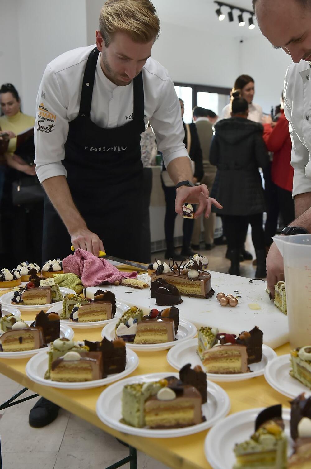 <p>Kompanija ''Panvel'', jedan od lidera u potpuno novom konceptu trgovine na našem tržištu ''Foodservice'' nudi savremen pristup snabdijevanju hotelskih, ugostiteljskih kao i svih objekata koji posluju po principu HoReCe.</p>