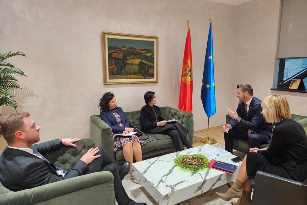 Sa sastanka, Foto: MJU