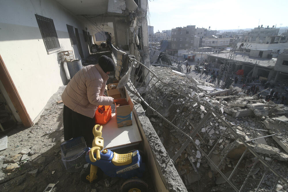 Stambena zgrada u Rafi uništena u izraelskom napadu, Foto: Beta/AP