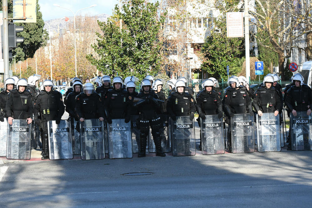 Ko će rukovoditi policijom u narednom periodu: Službenici UP na zadatku (arhiva/ilustracija), Foto: Savo Prelević