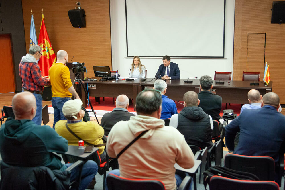 sa potpisivanja, potpisivanje ugovora, opština tivat, sportski klubovi