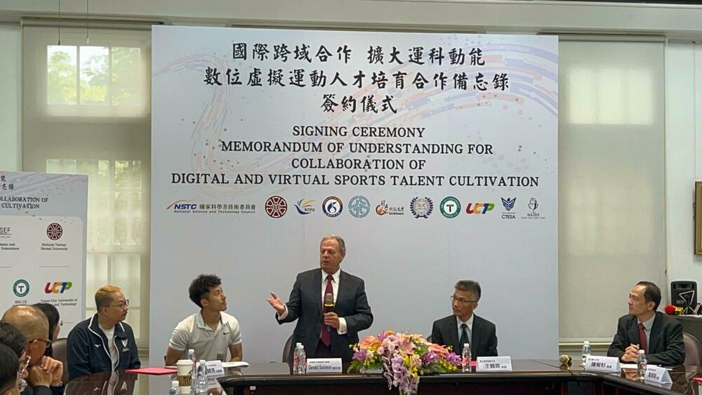 Džerald Solomon, NASEF pokušava da ažurira zastarjeli obrazovni sistem