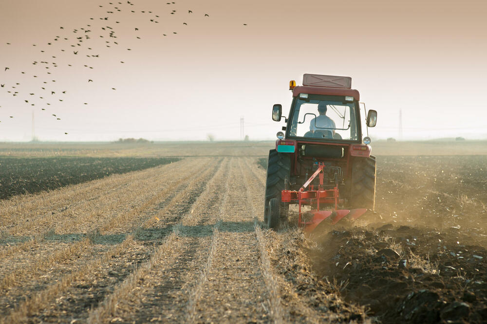 Traktorom prevozio dvije osobe (ilustracija), Foto: Shutterstock