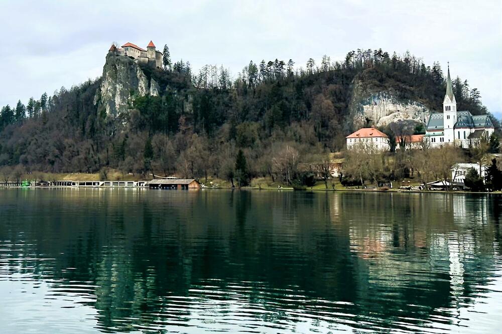 Church and castle on Lake Bled, Photo: D. Dedović