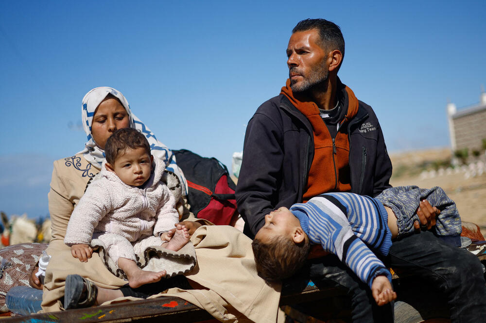 Palestinci koji bježe zbog premještanja izraelske ofanzive, Foto: Reuters