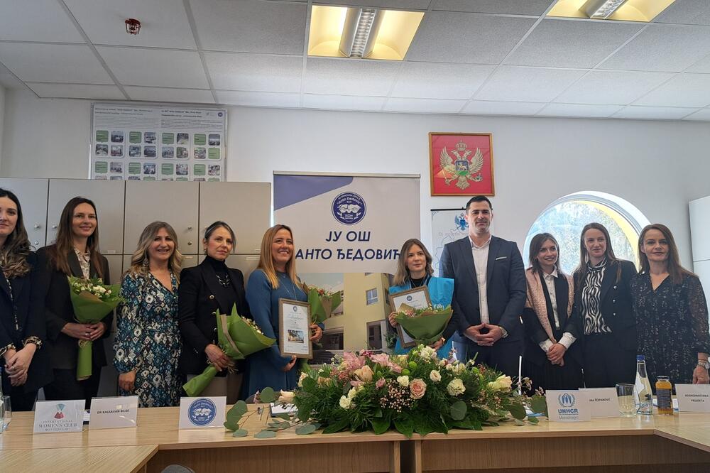 Sa uručenja donacije, Foto: Marija Pešić