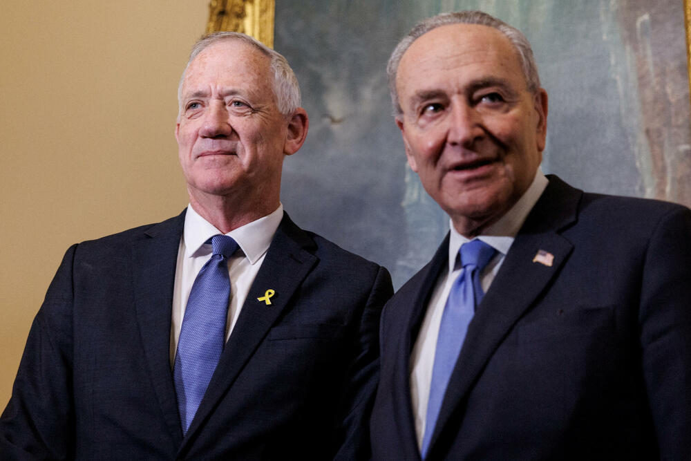 Šumer (desno) sa članom izraelske ratne vlade Benijem Gancom, u Vašingtonu