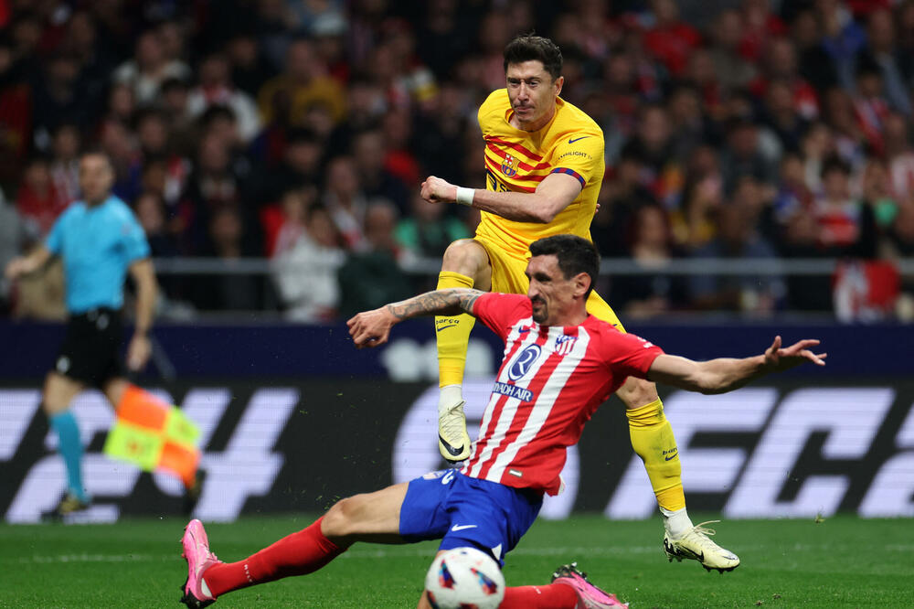 Levandovski pogađa za 0:2, Savić nije uspio da ga izblokira, Foto: Reuters