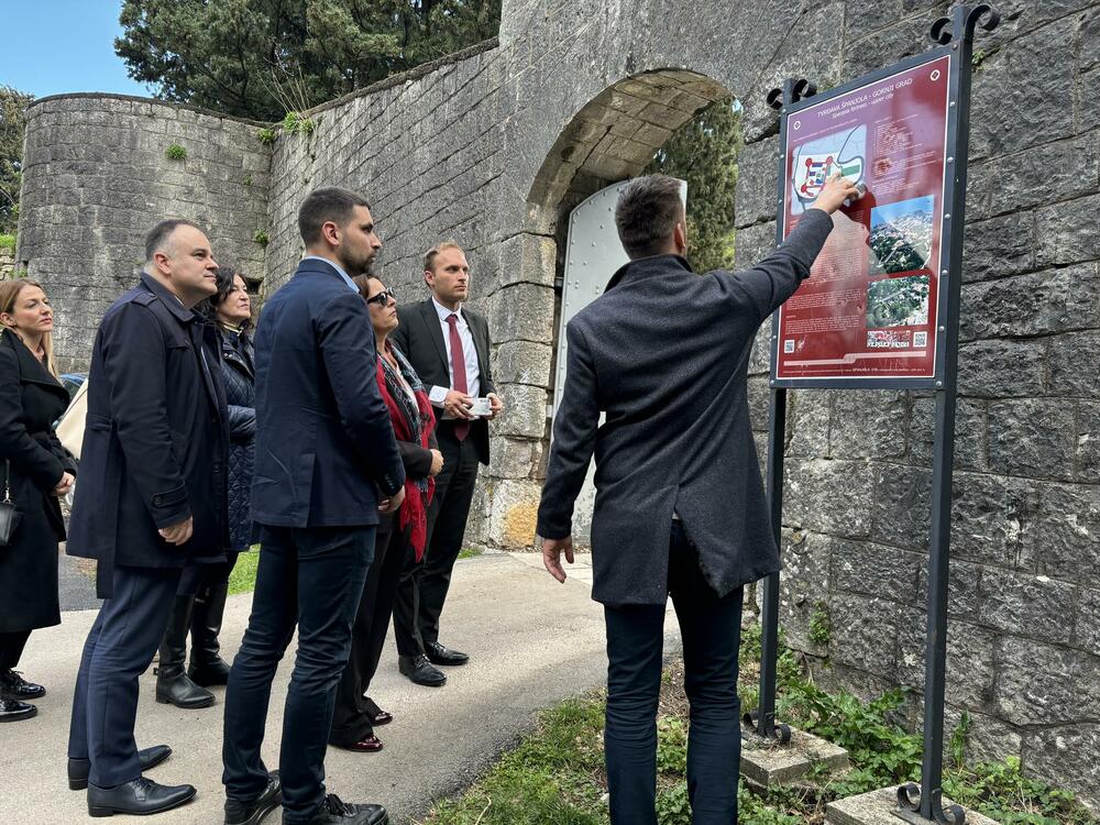 Memorandum, Španjola