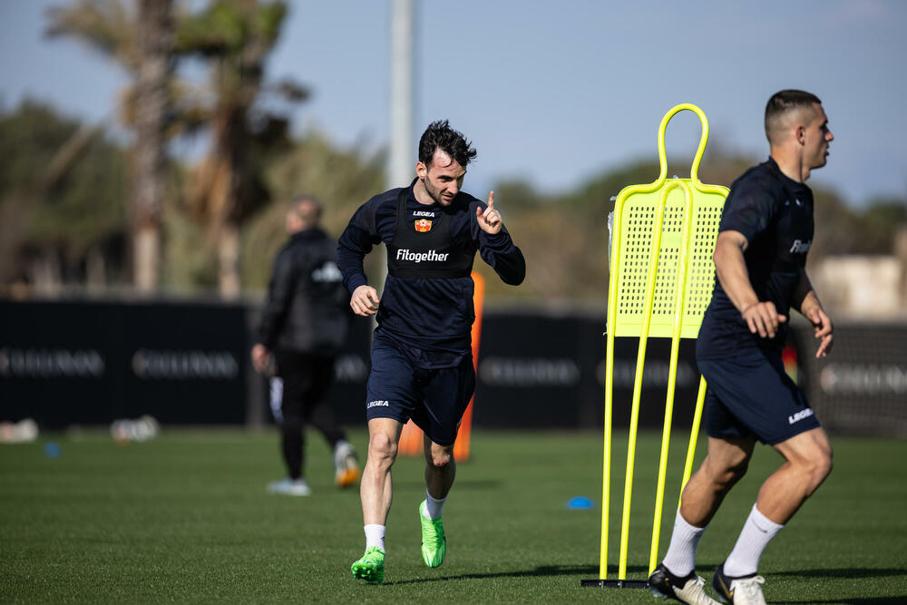 <p>Crnogorski fudbaleri sa novim selektorom Robertom Prosinečkim na pripremama u Antaliji: Probaćemo da uradimo ono što nismo do sada - da se plasiramo na veliko takmičenje - kaže iskusni vezista</p>