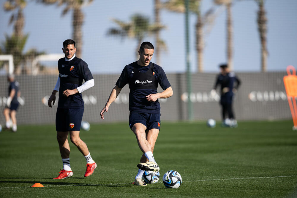 <p>Crnogorski fudbaleri sa novim selektorom Robertom Prosinečkim na pripremama u Antaliji: Probaćemo da uradimo ono što nismo do sada - da se plasiramo na veliko takmičenje - kaže iskusni vezista</p>