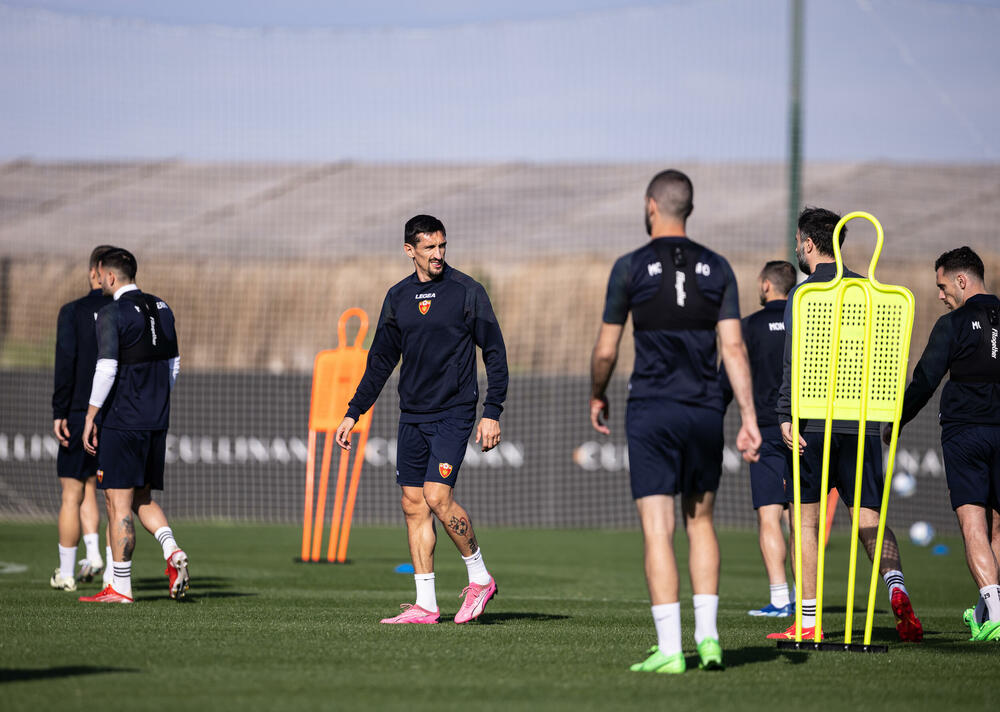 <p>Crnogorski fudbaleri sa novim selektorom Robertom Prosinečkim na pripremama u Antaliji: Probaćemo da uradimo ono što nismo do sada - da se plasiramo na veliko takmičenje - kaže iskusni vezista</p>