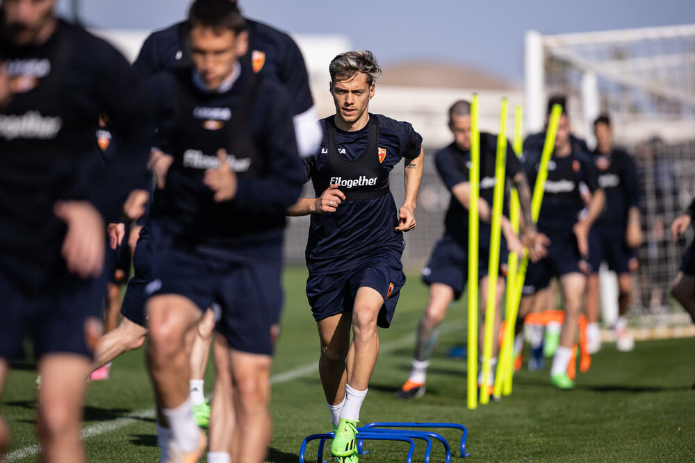 <p>Crnogorski fudbaleri sa novim selektorom Robertom Prosinečkim na pripremama u Antaliji: Probaćemo da uradimo ono što nismo do sada - da se plasiramo na veliko takmičenje - kaže iskusni vezista</p>