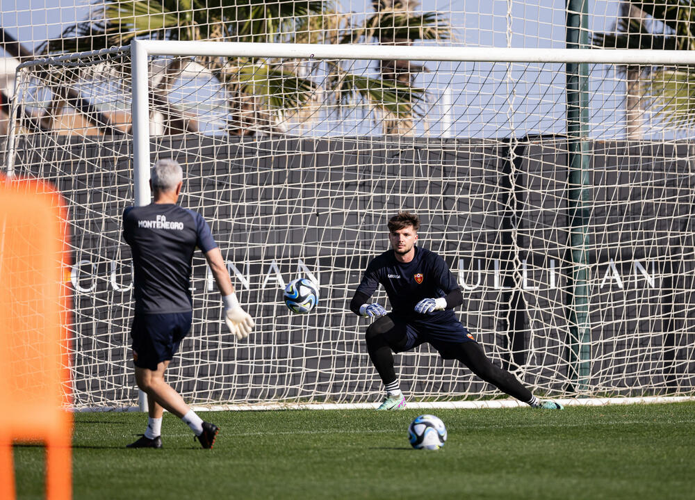 <p>Crnogorski fudbaleri sa novim selektorom Robertom Prosinečkim na pripremama u Antaliji: Probaćemo da uradimo ono što nismo do sada - da se plasiramo na veliko takmičenje - kaže iskusni vezista</p>