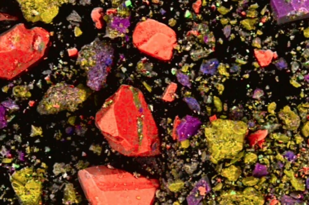 Sadržaj kamene bočice u kojoj je bio karmin pod mikroskopom, Foto: University of Padua/iSMEO, Rome