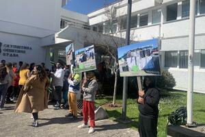 Protest stanovnika naselja Palestina u Budvi, traže krov nad glavom