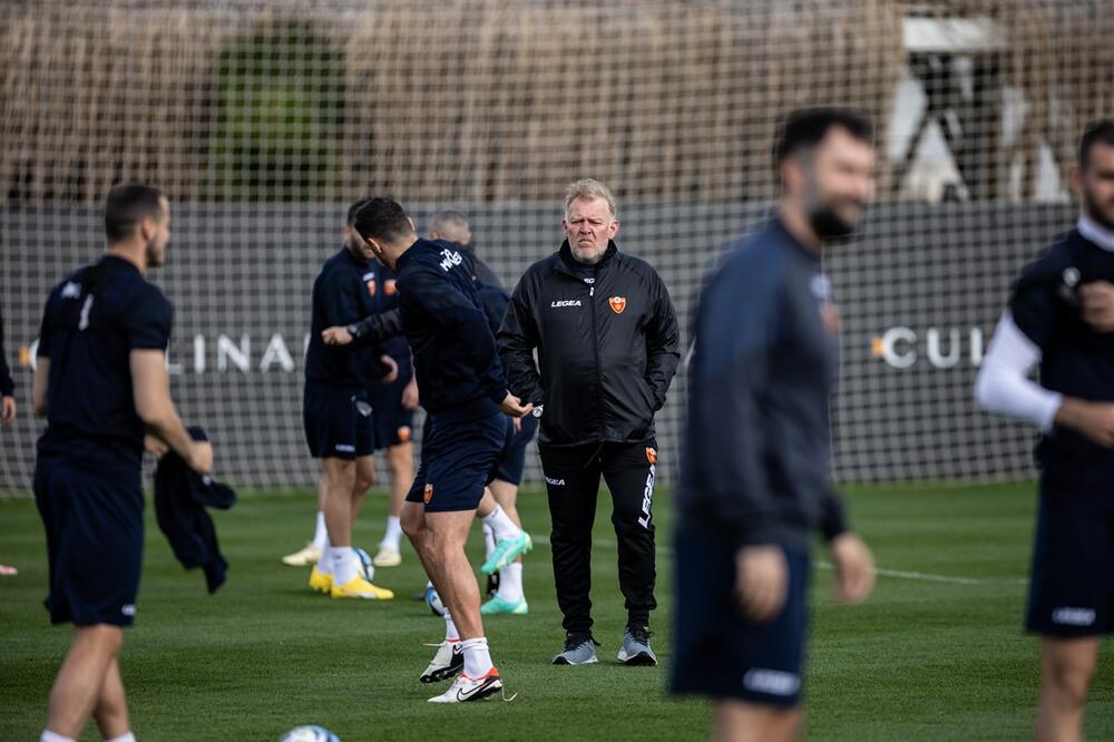 Prosinečki na treningu "sokola" tokom marta na pripremam u Antaliji, Foto: FSCG/Filip Roganović
