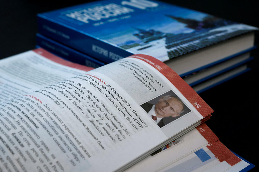 Putinov portret u novom udžbeniku istorije, Foto: Rojters