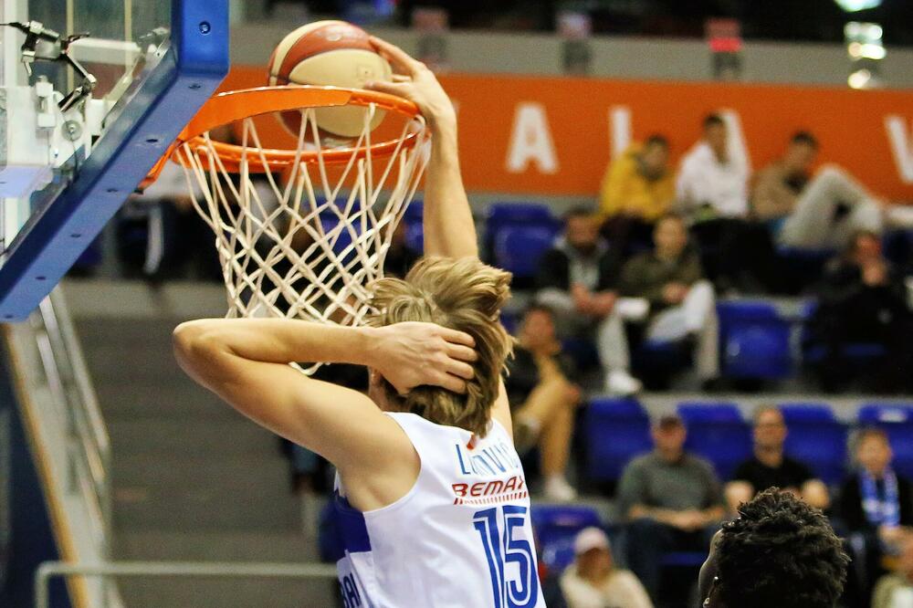 Uroš Luković tokom prvog meča sa Cedevita Olimpijom ove sezone, Foto: Mornar/Media Pro