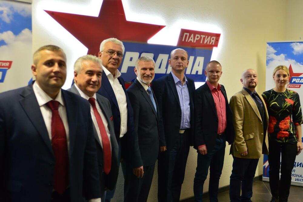 Andrija Mandić i Milan Knežević sa predstavnicima političke partije Rodina