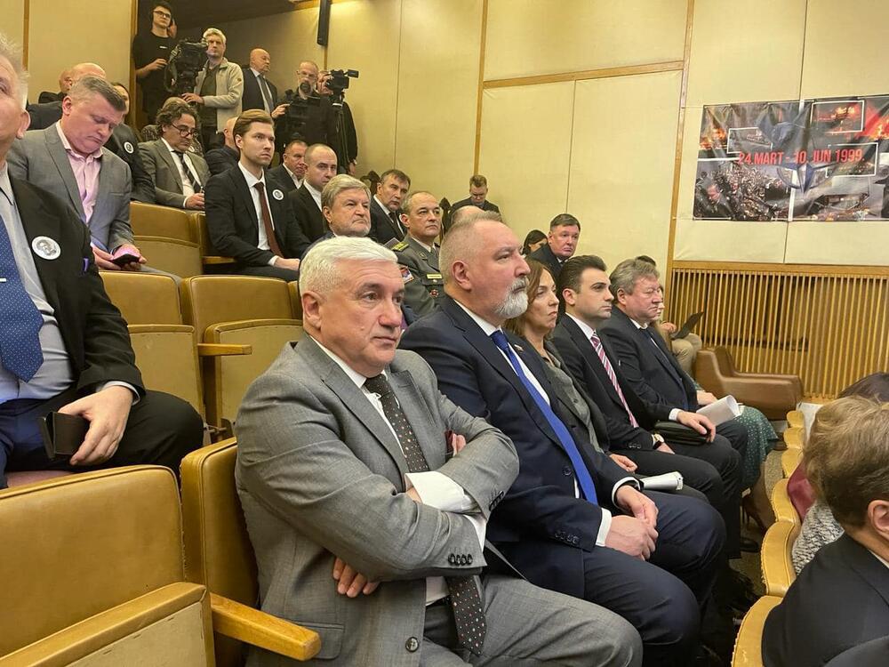 Miloš Radinović, Ljubomir Radinović i Dimitrij Rogozin na promociji knjige Gorana Petronijevića