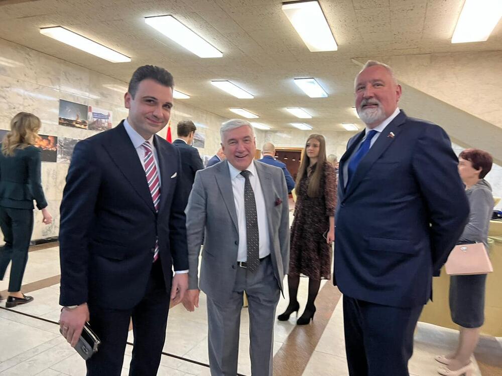 Miloš Radinović, Ljubomir Radinović i Dimitrij Rogozin na promociji knjige Gorana Petronijevića