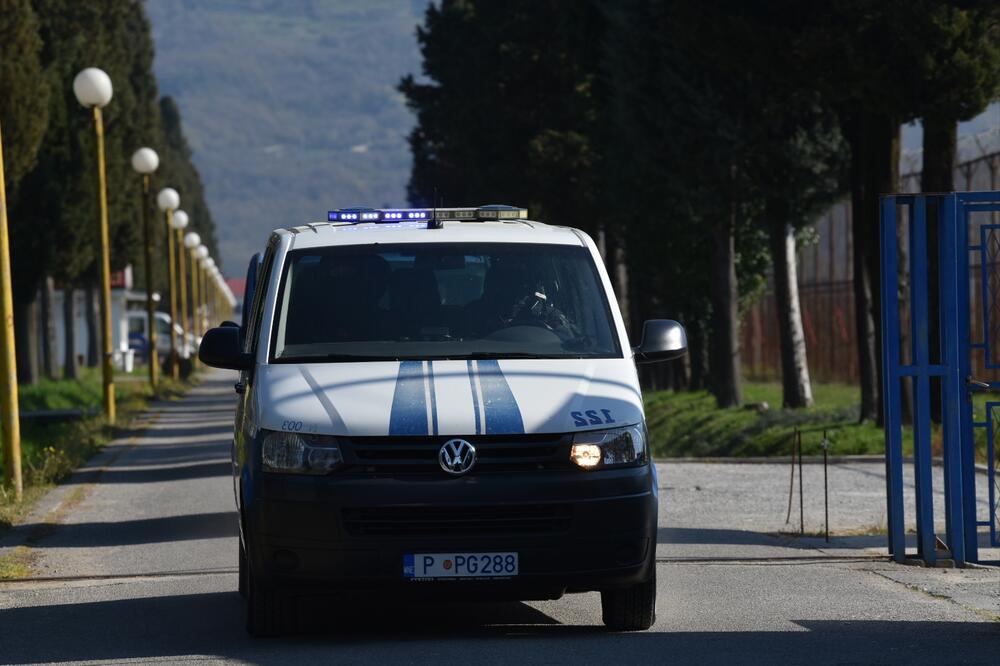 <p>Takozvanom "kralju kriptovaluta" danas je istekla zatvorska kazna, a iz suda su juče najavili da će mu biti oduzete putne isprave, kako ne bi mogao da napusti Crnu Goru</p>