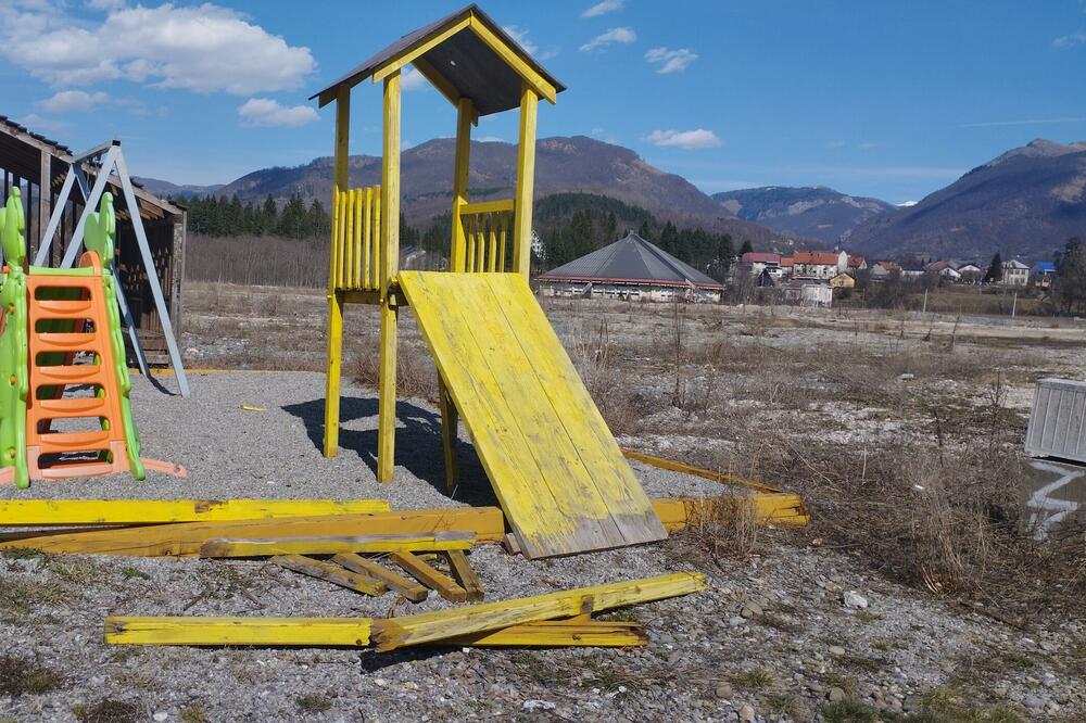 Uništena i dječja igrališta, Foto: Dragana Šćepanović