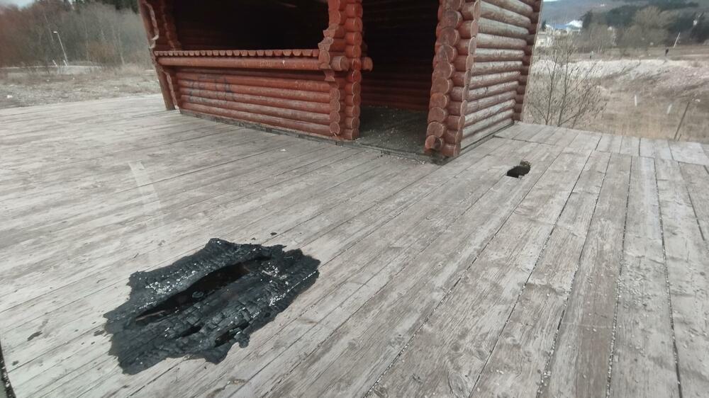 Vandali palili i vatru 