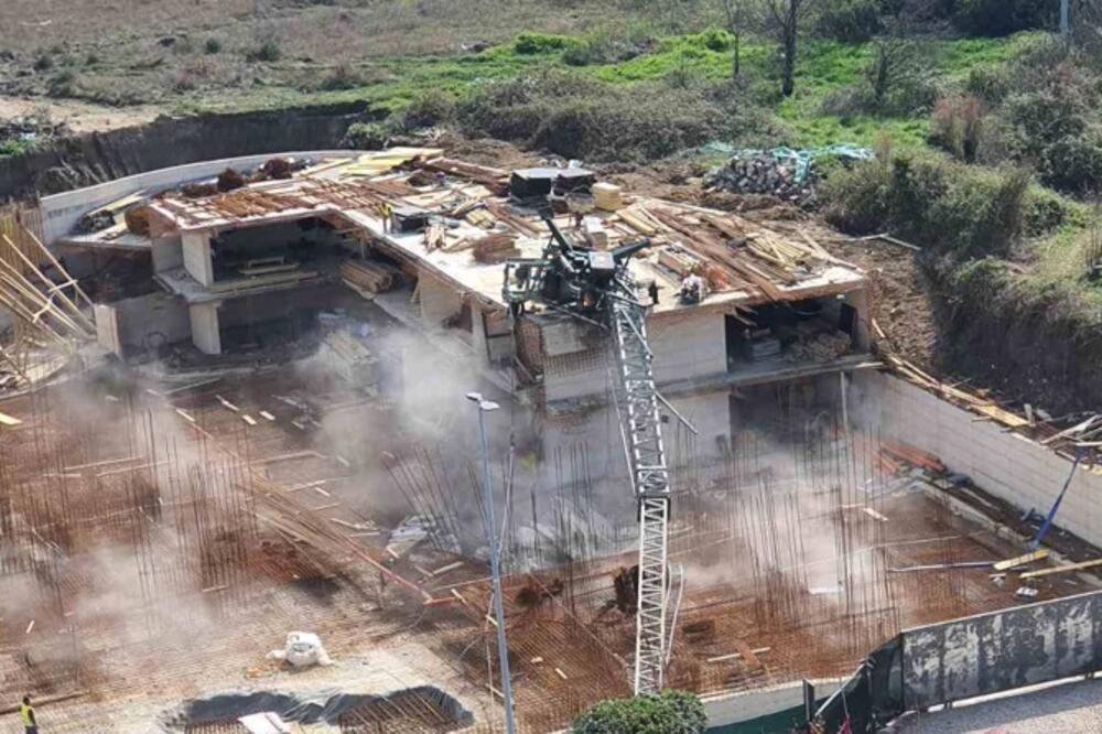 Srušena dizalica, gradilište ograđeno, Foto: Privatna arhiva