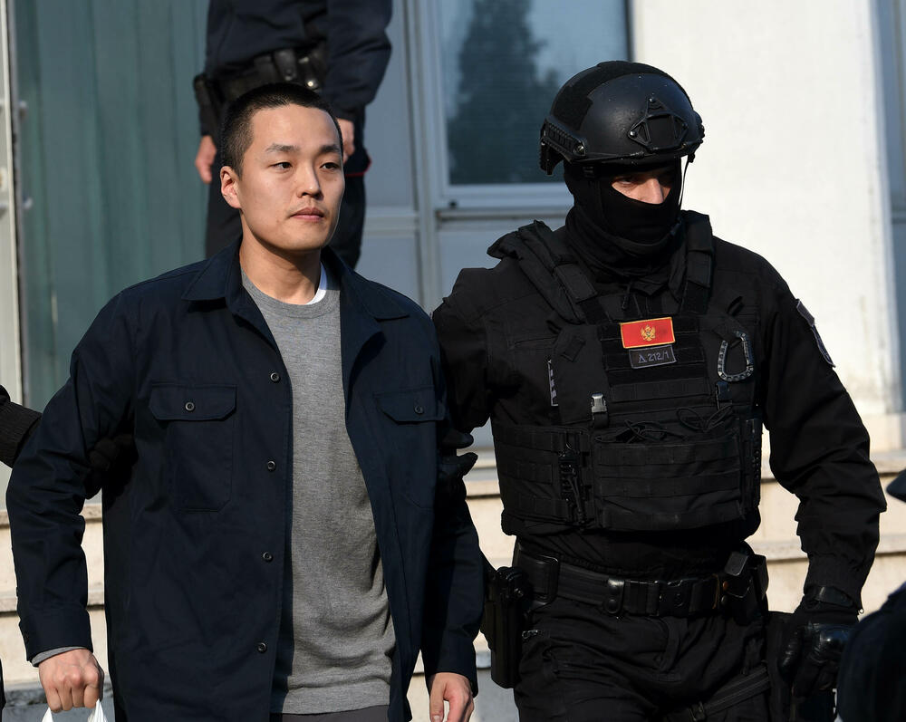 <p>Takozvanom "kralju kriptovaluta" danas je istekla zatvorska kazna, a iz suda su juče najavili da će mu biti oduzete putne isprave, kako ne bi mogao da napusti Crnu Goru</p>