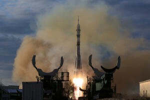 VIDEO Russian spacecraft flew to the ISS: A crew member and...