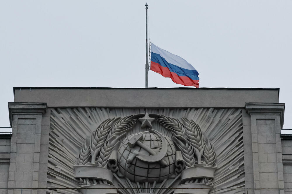 Flag at half-mast at the Duma - the lower house of the Russian parliament, Photo: Reuters