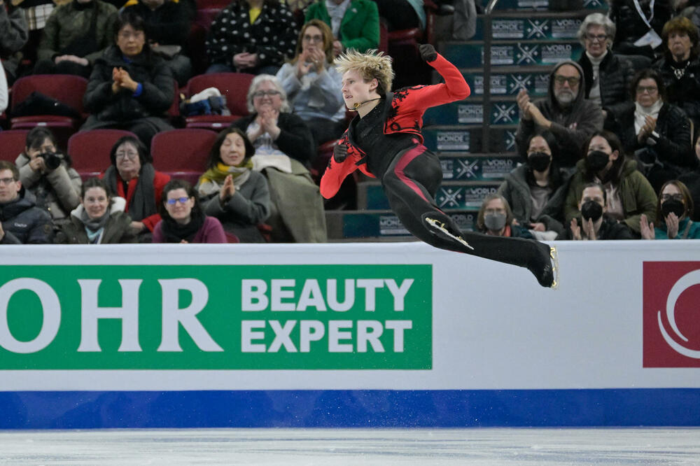 Talasi publike nosili su 19-godišnjeg klizača do svjetskog rekorda, Foto: REUTERS