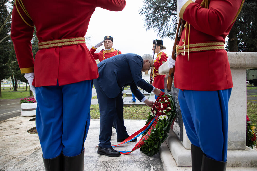 Mandić lays a wreath, Photo: Parliament of Montenegro