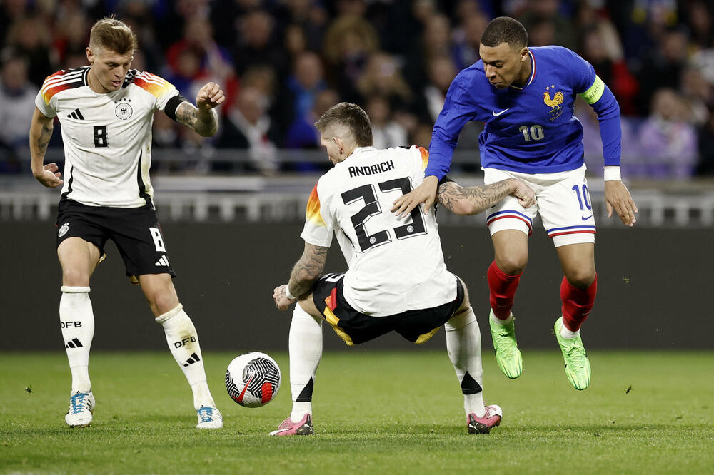 Krosu su nakon povratka bile dovoljne dvije sekunde da "otvori" viceprvake svijeta, Foto: REUTERS