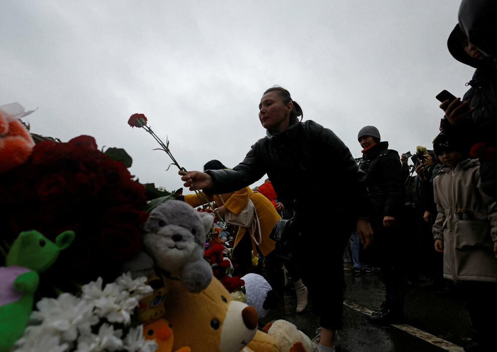 <p>Zastave su spuštene na pola koplja, zabavni događaji otkazani, a oglašavanje i emitovanje zabavnih programa na TV kanalima obustavljeno</p>