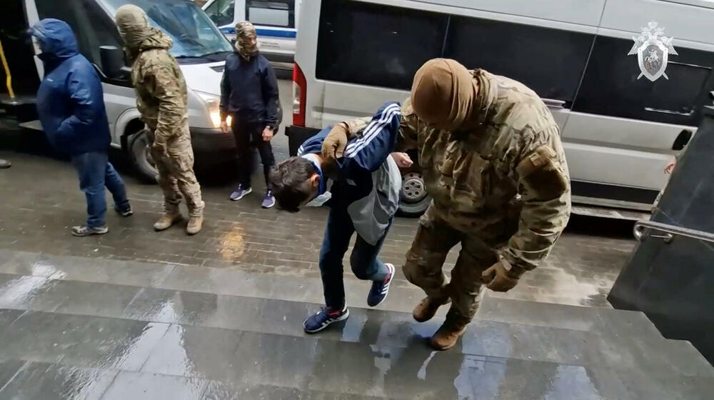 <p>Broj žrtava terorističog napada koji se u petak uveče dogodio u koncertnoj dvorani u Moskvi, porastao je na 137</p>